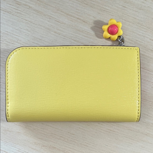 Kate Spade Devin Small Slim Bifold Wallet in yellow - excellent condition - Picture 2 of 5